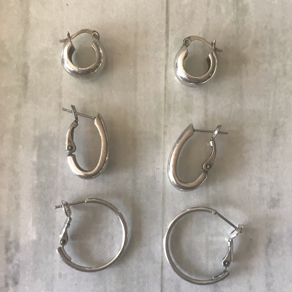 Hoop trio silver in color
